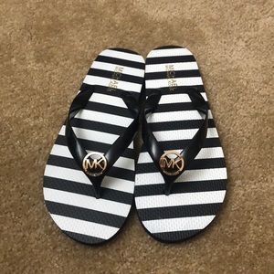 MICHAEL KORS Stripped Flip Flops